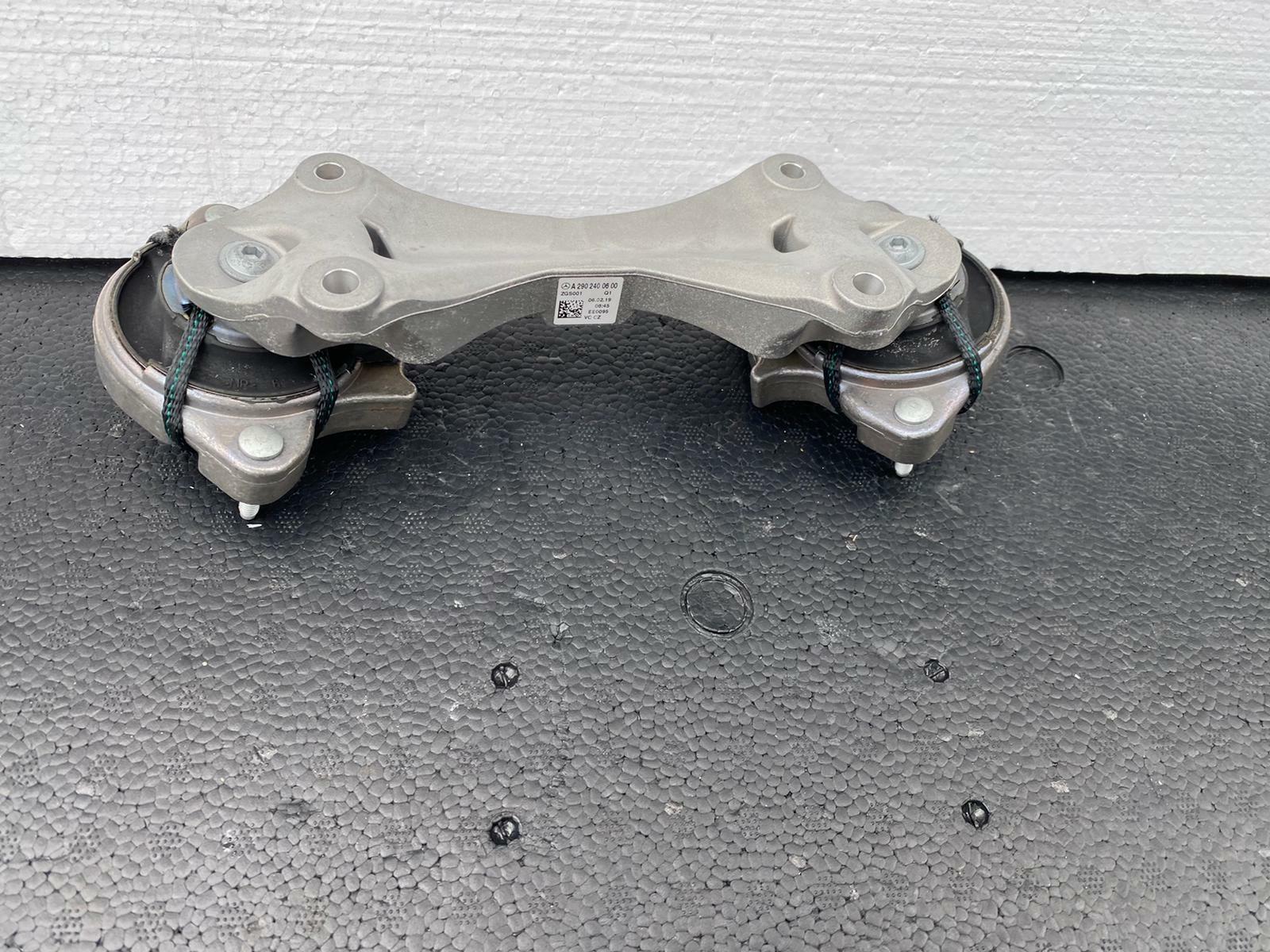 MERCEDES C CLS AMG Gearbox Mount Bracket A2902400600 ORIGINAL NEU - Obrázek 4