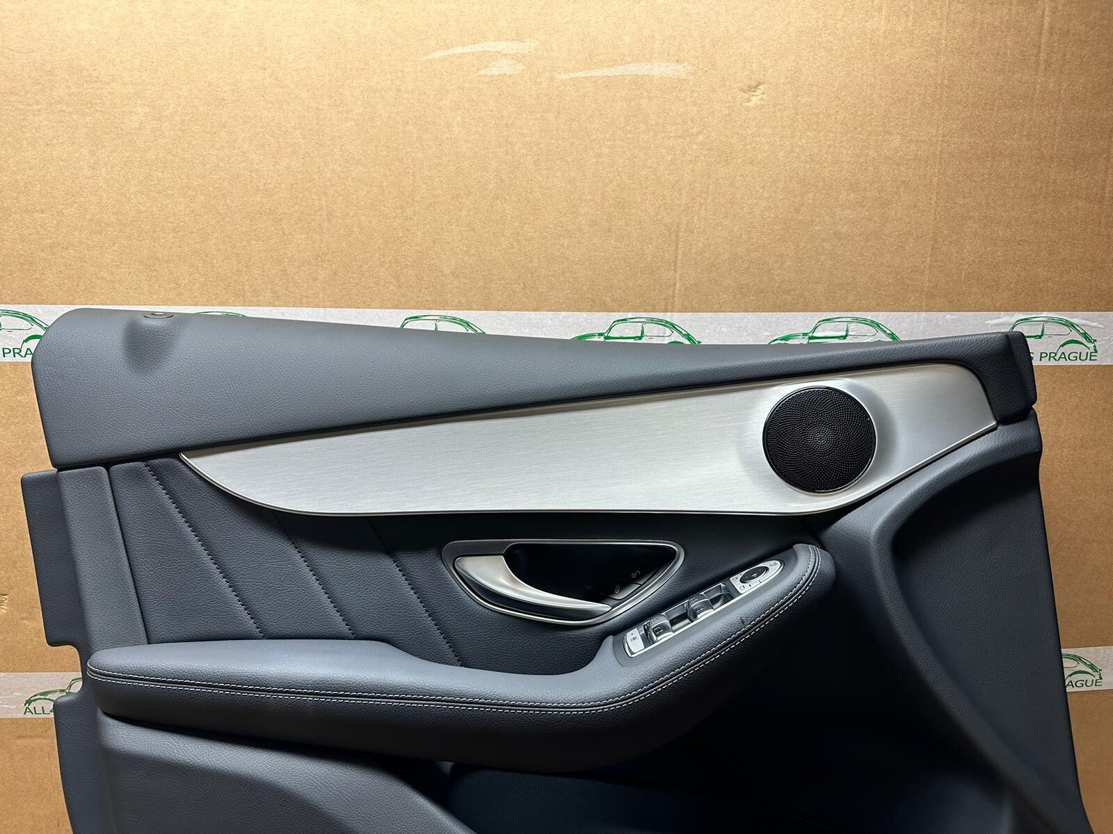 MERCEDES GLC X253 TÜRVERKLEIDUNG VORNE LINKS SCHWARZ A2057200595 - Obrázek 6