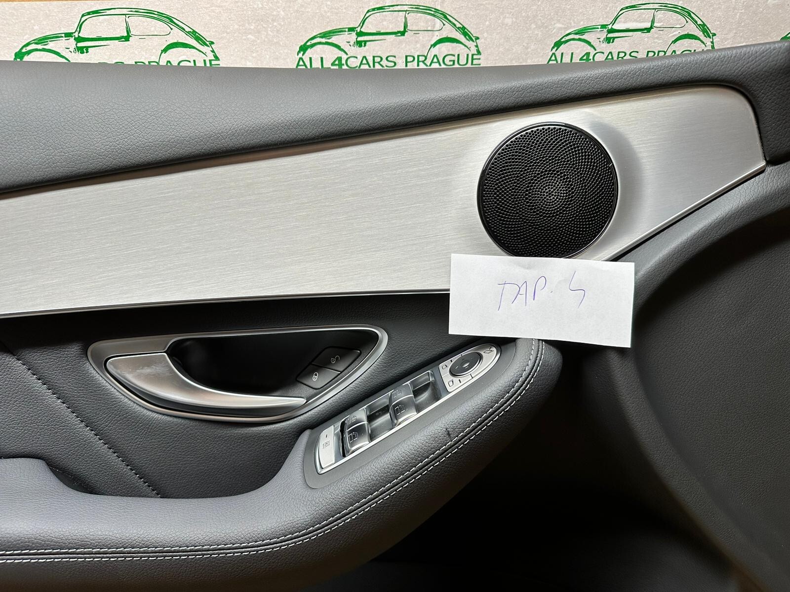 MERCEDES GLC X253 TÜRVERKLEIDUNG VORNE LINKS SCHWARZ A2057200595 - Obrázek 8