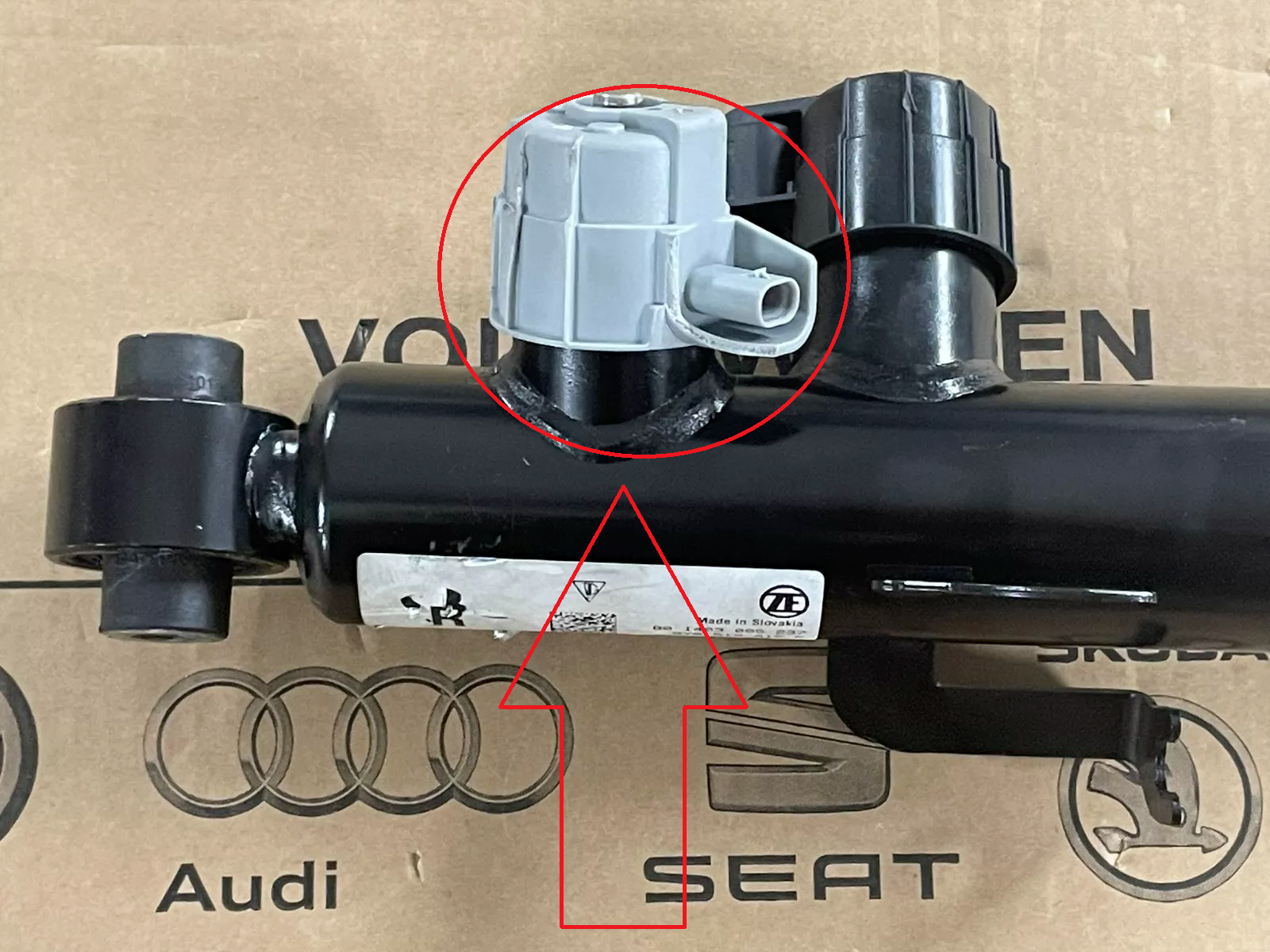 PORSCHE CAYENNE 9YA-2 STOSSDÄMPFER ELEKTRISCH HINTEN RECHTS 9Y0513028F ORIG NEU - Obrázek 12
