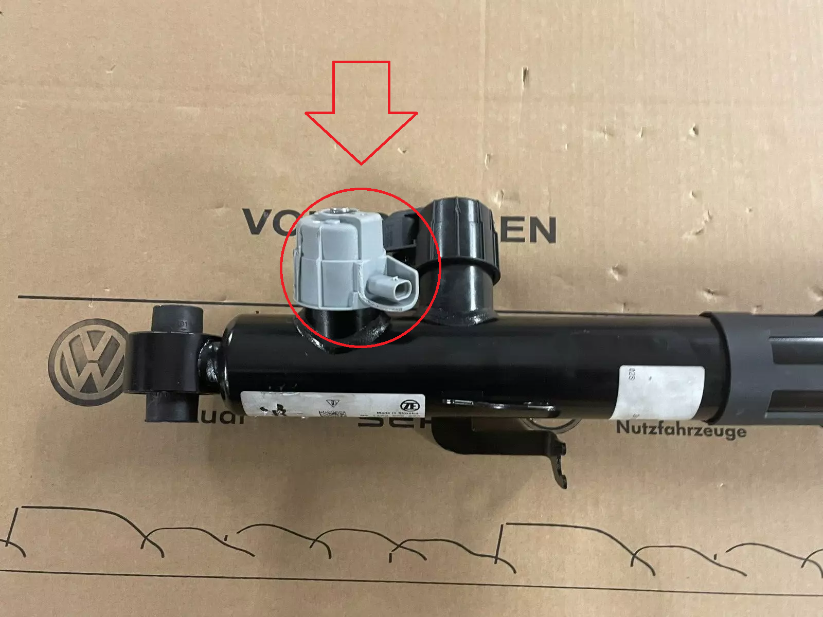 PORSCHE CAYENNE 9YA-2 STOSSDÄMPFER ELEKTRISCH HINTEN RECHTS 9Y0513028F ORIG NEU - Obrázek 13