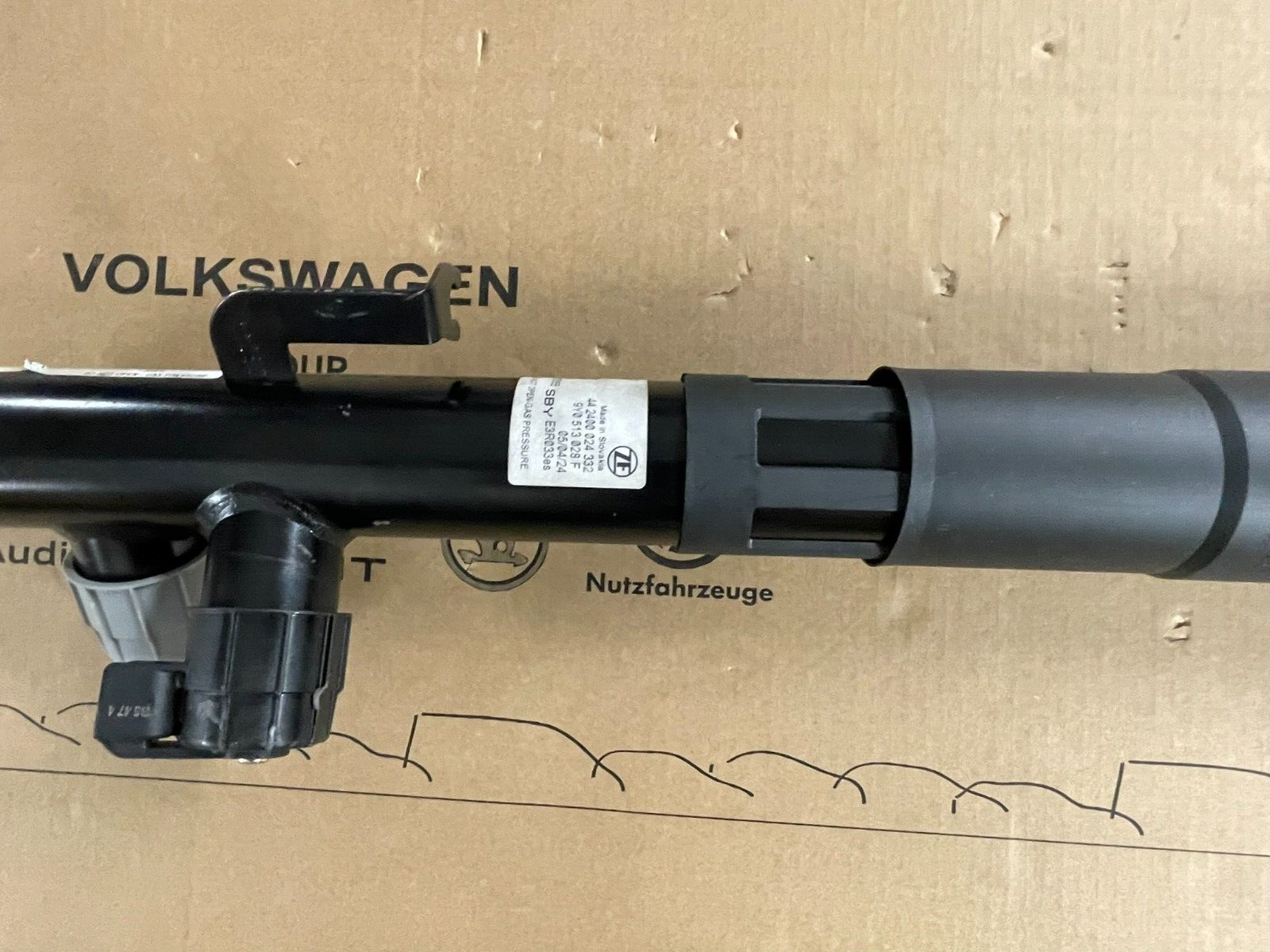 PORSCHE CAYENNE 9YA-2 STOSSDÄMPFER ELEKTRISCH HINTEN RECHTS 9Y0513028F ORIG NEU - Obrázek 15