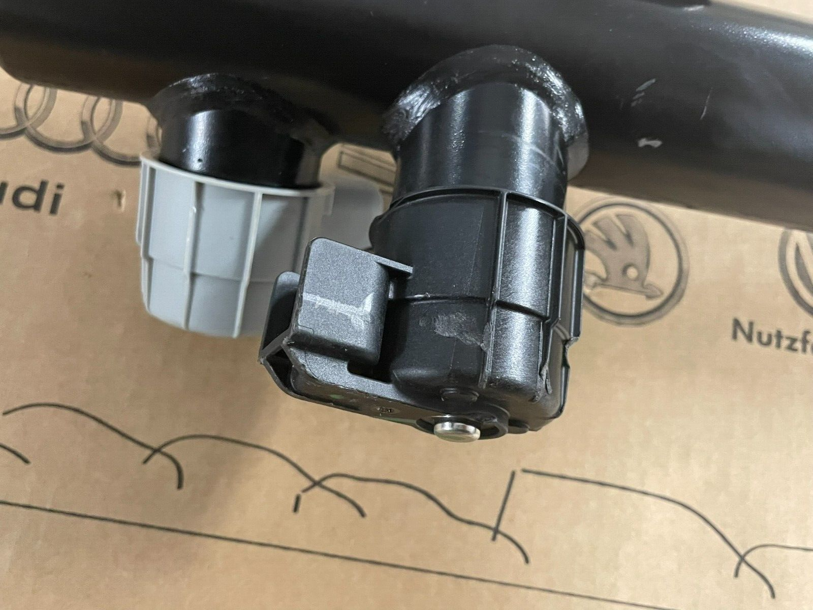 PORSCHE CAYENNE 9YA-2 STOSSDÄMPFER ELEKTRISCH HINTEN RECHTS 9Y0513028F ORIG NEU - Obrázek 17