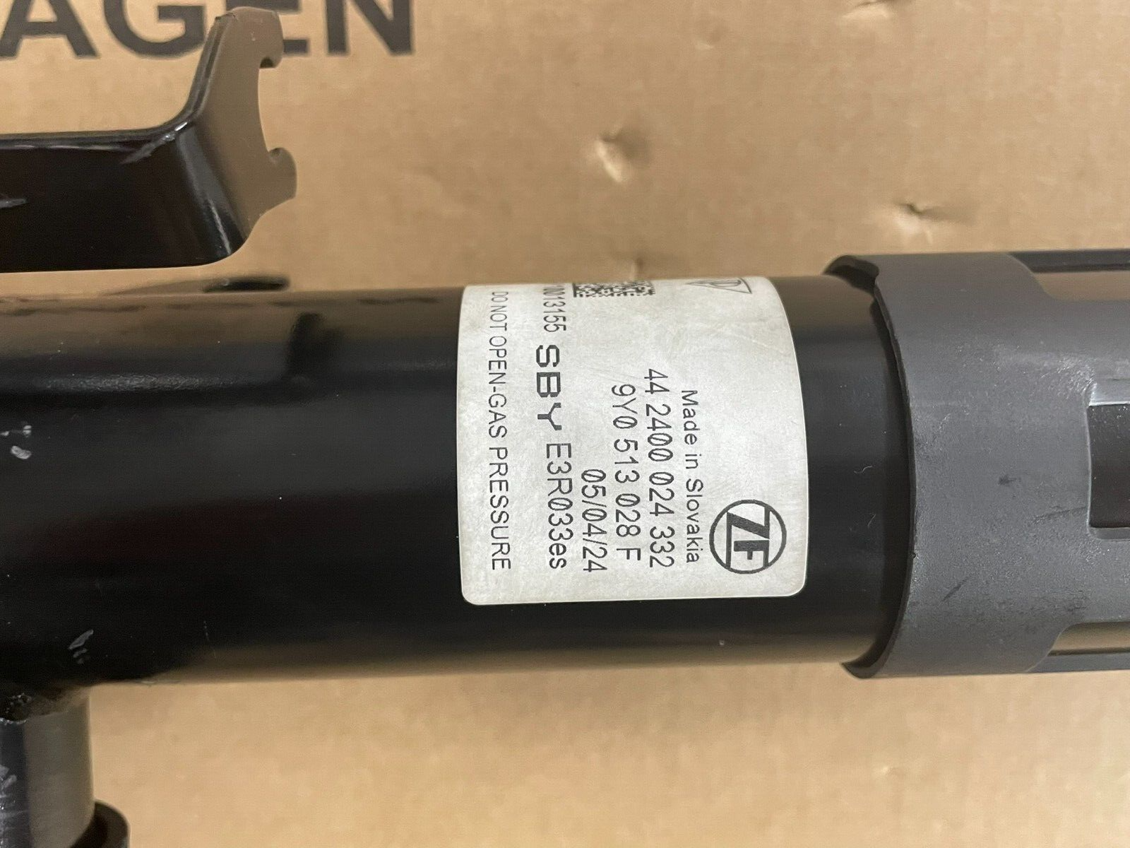 PORSCHE CAYENNE 9YA-2 STOSSDÄMPFER ELEKTRISCH HINTEN RECHTS 9Y0513028F ORIG NEU - Obrázek 3