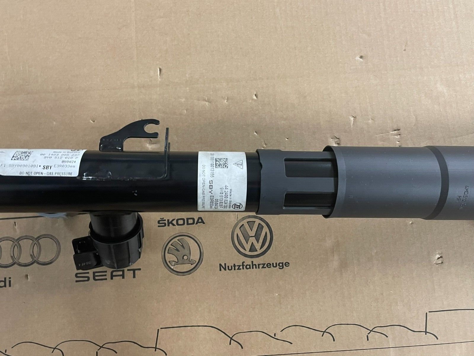 PORSCHE CAYENNE 9YA-2 STOSSDÄMPFER ELEKTRISCH HINTEN RECHTS 9Y0513028F ORIG NEU - Obrázek 22