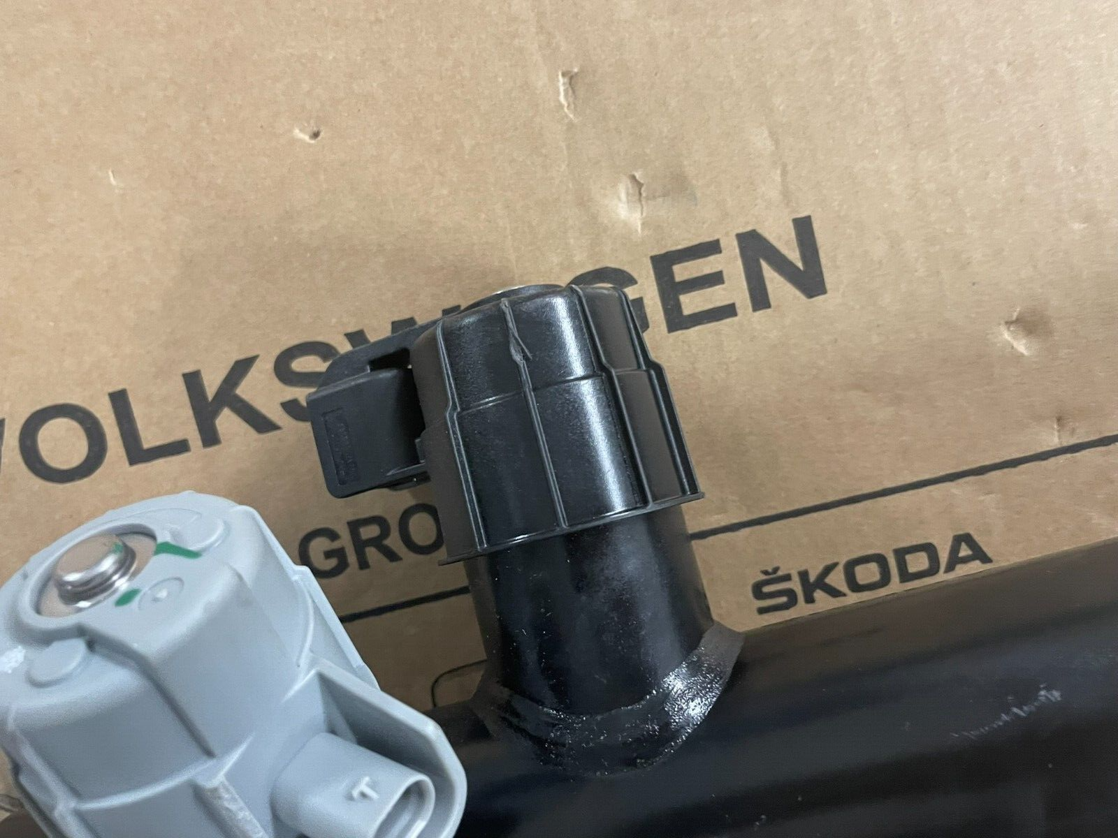 PORSCHE CAYENNE 9YA-2 STOSSDÄMPFER ELEKTRISCH HINTEN RECHTS 9Y0513028F ORIG NEU - Obrázek 24