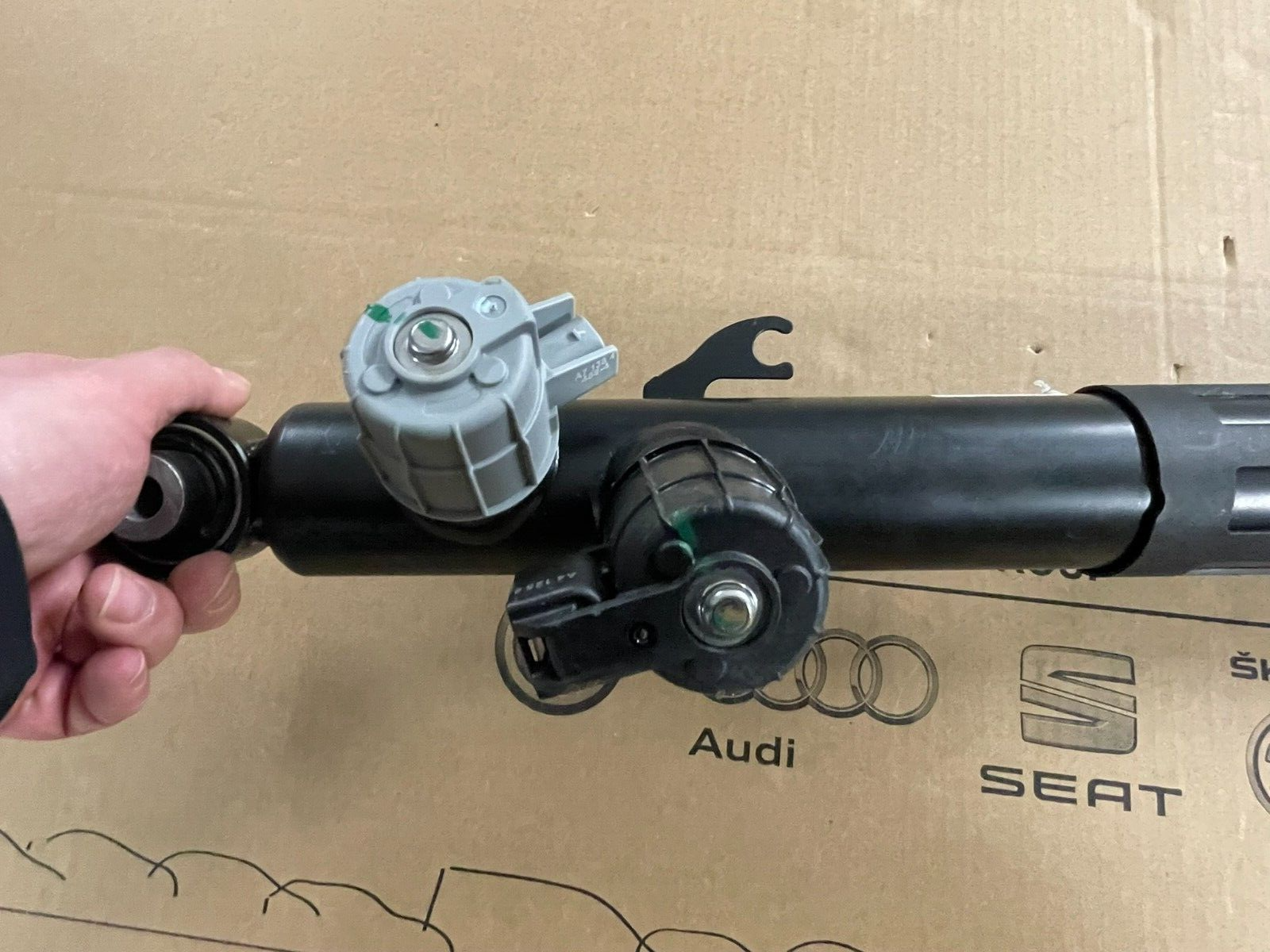 PORSCHE CAYENNE 9YA-2 STOSSDÄMPFER ELEKTRISCH HINTERACHSE LINKS 9Y0513027F NEU - Obrázek 17