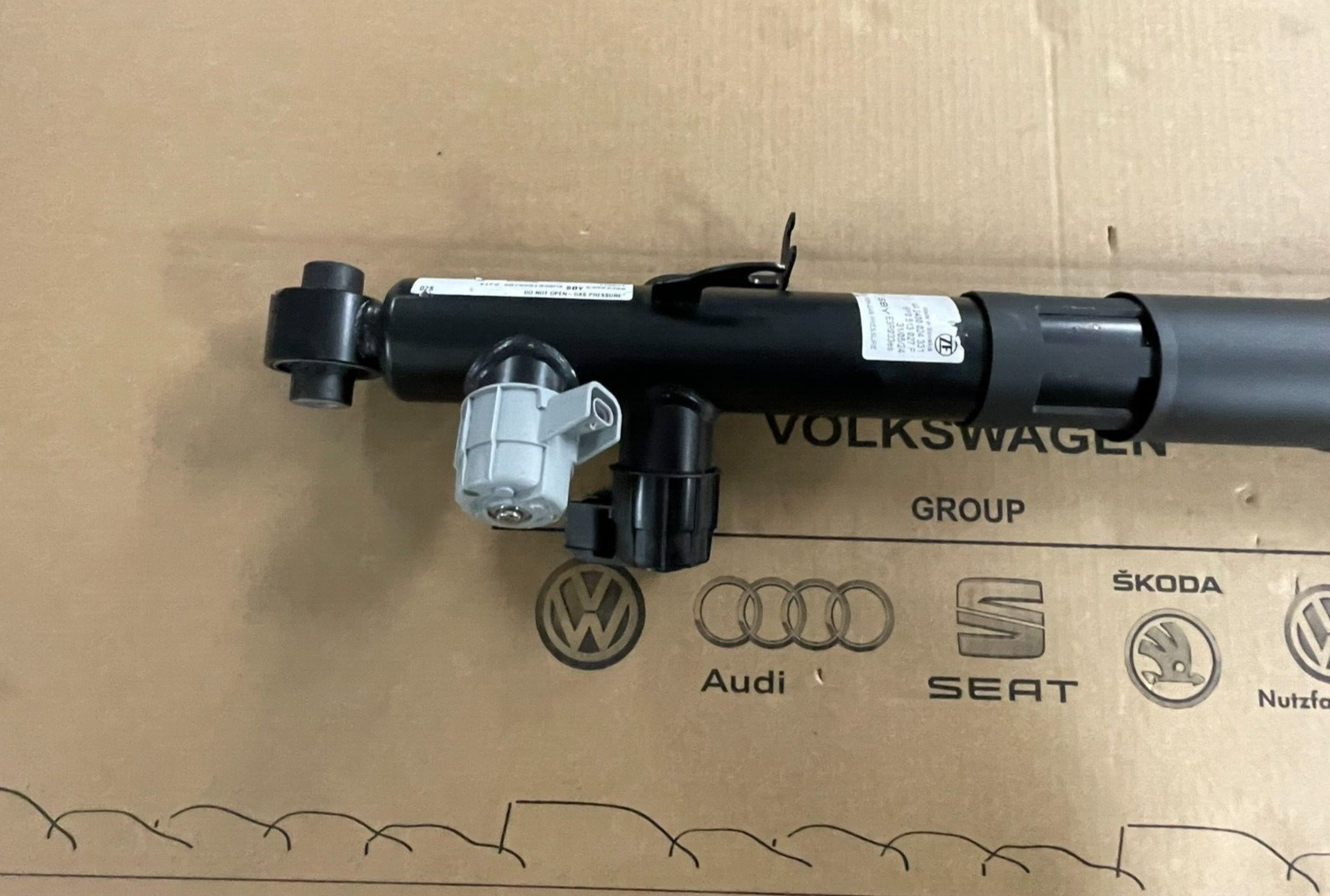 PORSCHE CAYENNE 9YA-2 STOSSDÄMPFER ELEKTRISCH HINTERACHSE LINKS 9Y0513027F NEU - Obrázek 22