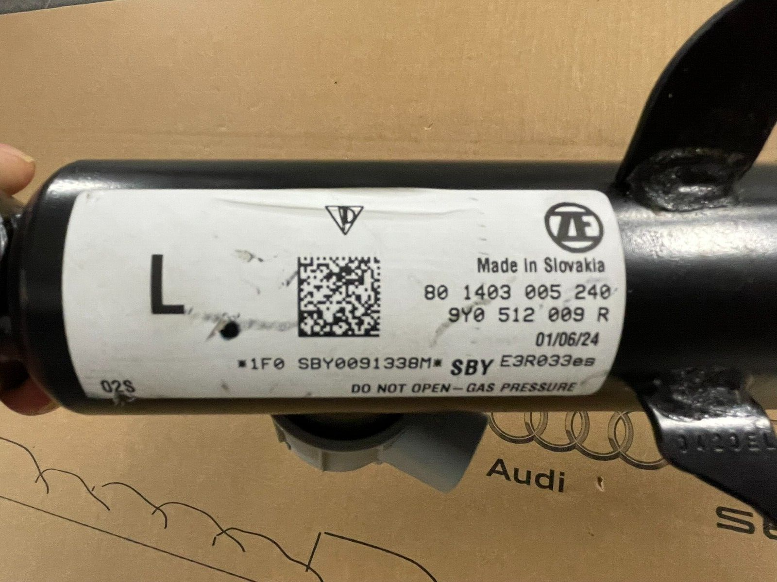 PORSCHE CAYENNE 9YA-2 STOSSDÄMPFER ELEKTRISCH HINTERACHSE LINKS 9Y0513027F NEU - Obrázek 4