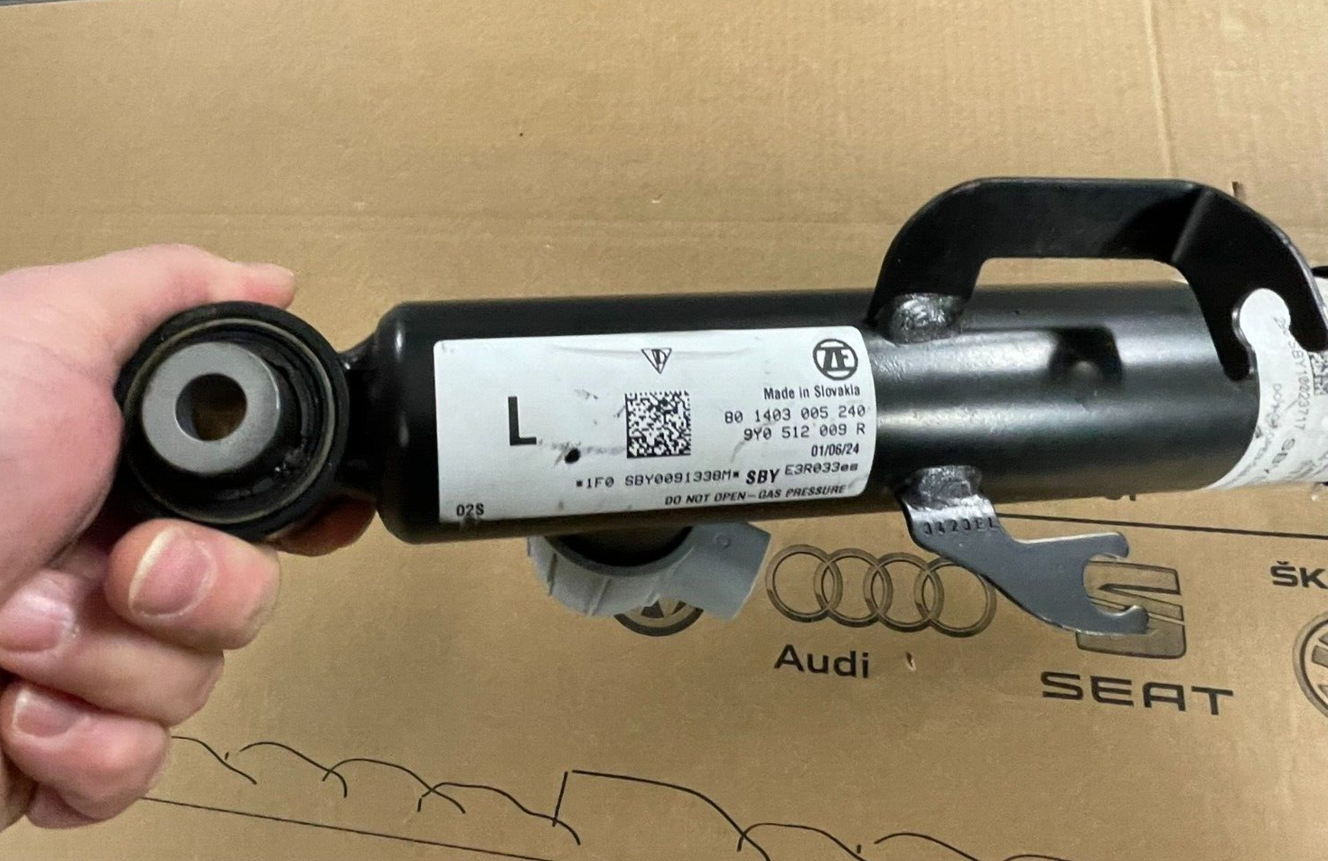 PORSCHE CAYENNE 9YA-2 STOSSDÄMPFER ELEKTRISCH HINTERACHSE LINKS 9Y0513027F NEU - Obrázek 5