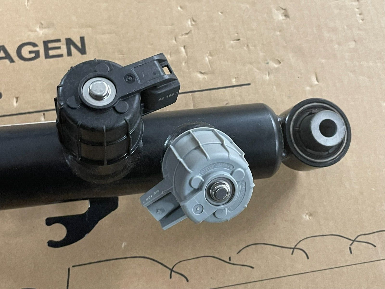 PORSCHE CAYENNE 9YA-2 STOSSDÄMPFER ELEKTRISCH HINTERACHSE LINKS 9Y0513027F NEU - Obrázek 13