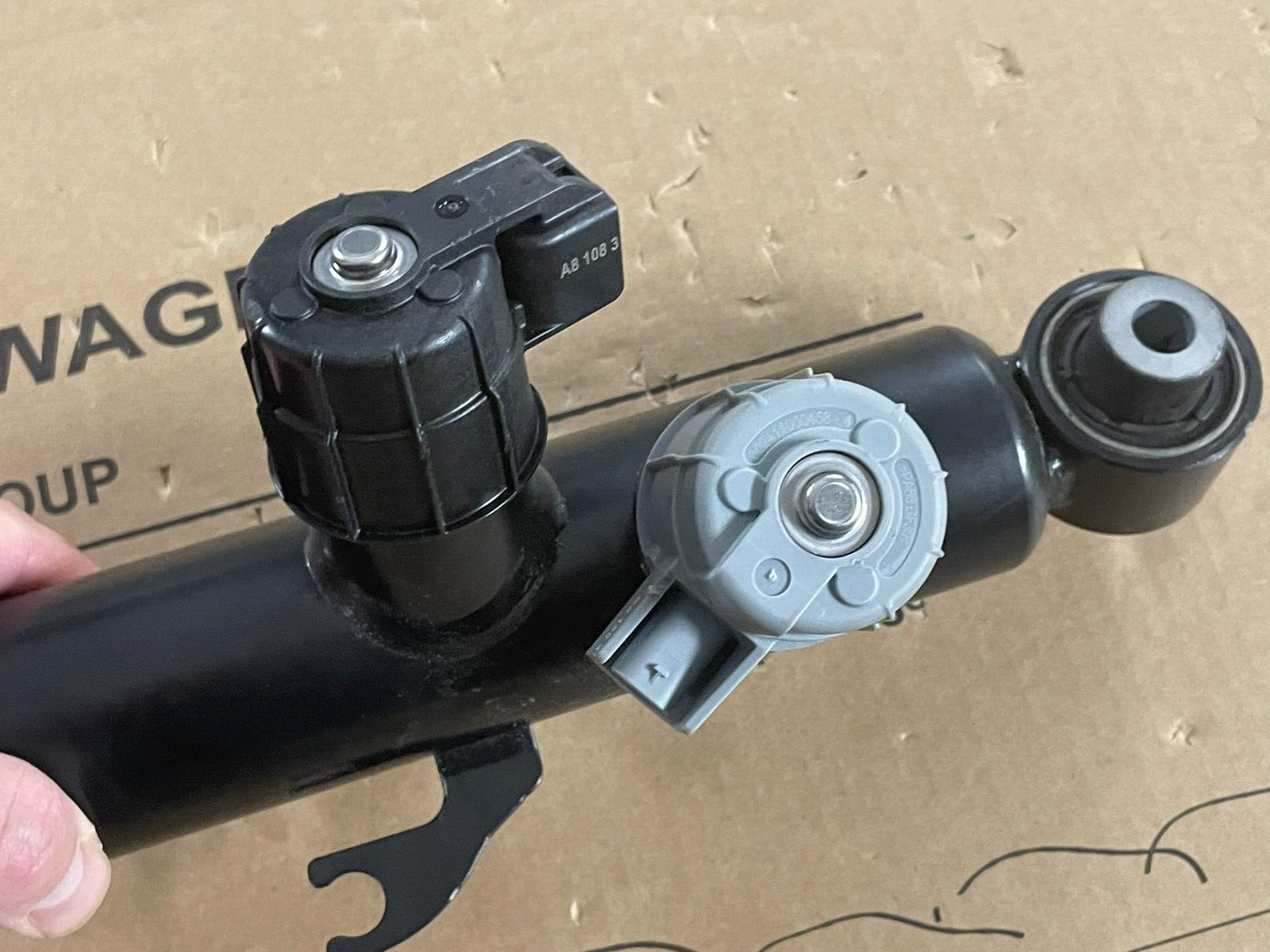 PORSCHE CAYENNE 9YA-2 STOSSDÄMPFER ELEKTRISCH HINTERACHSE LINKS 9Y0513027F NEU - Obrázek 22