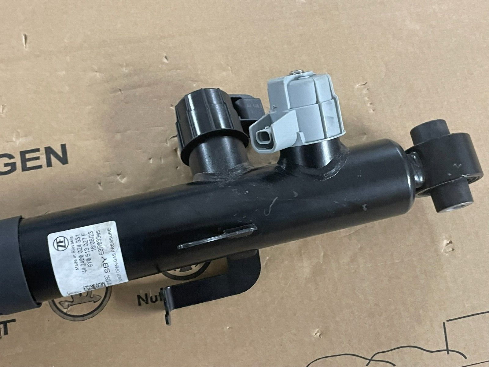 PORSCHE CAYENNE 9YA-2 STOSSDÄMPFER ELEKTRISCH HINTERACHSE LINKS 9Y0513027F NEU - Obrázek 23