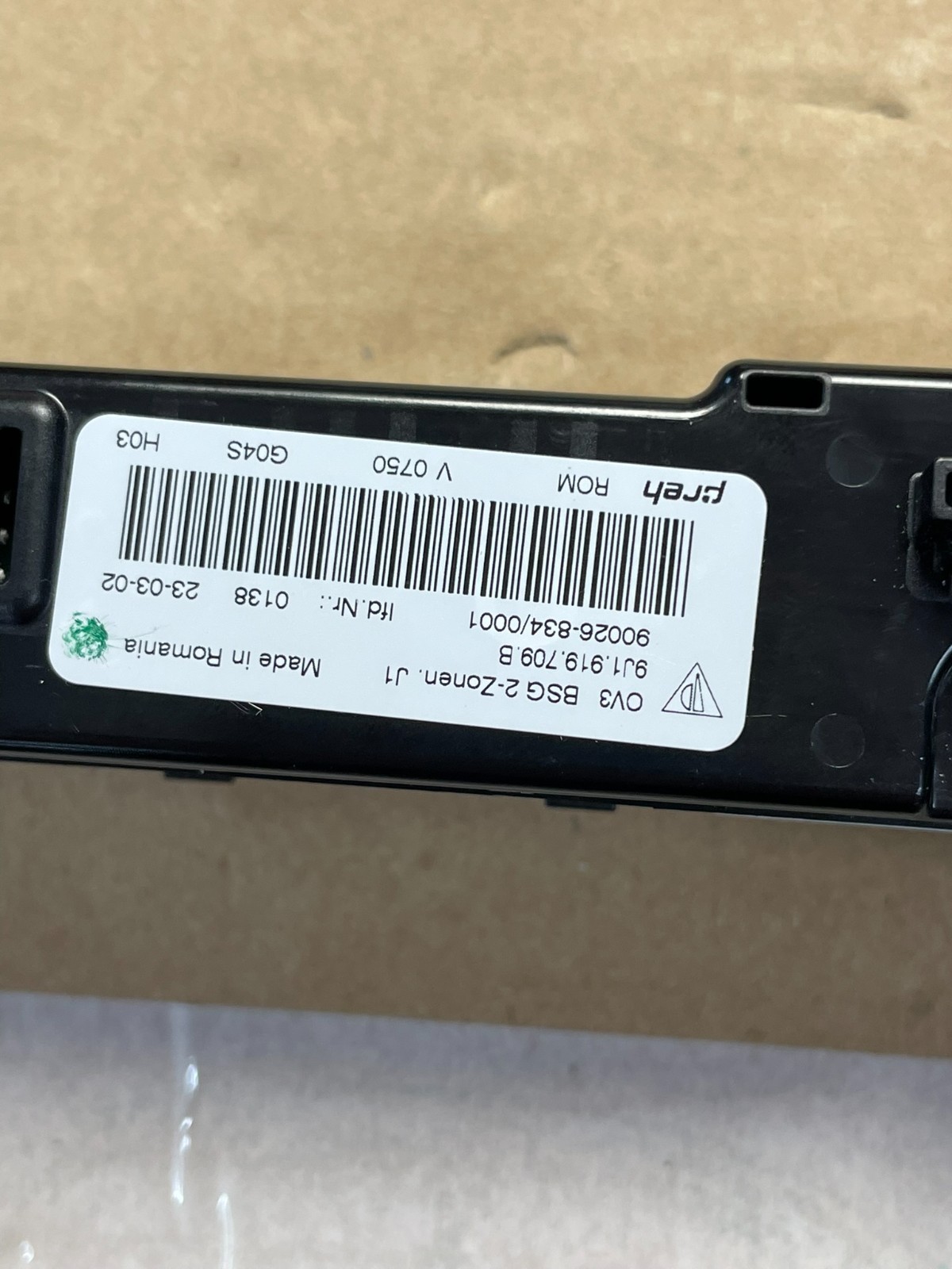 PORSCHE TAYCAN SCHALTER SITZHEIZUNG HINTEN 9J1919709B FAST NEU DEM V TEST WAGEN - Obrázek 3