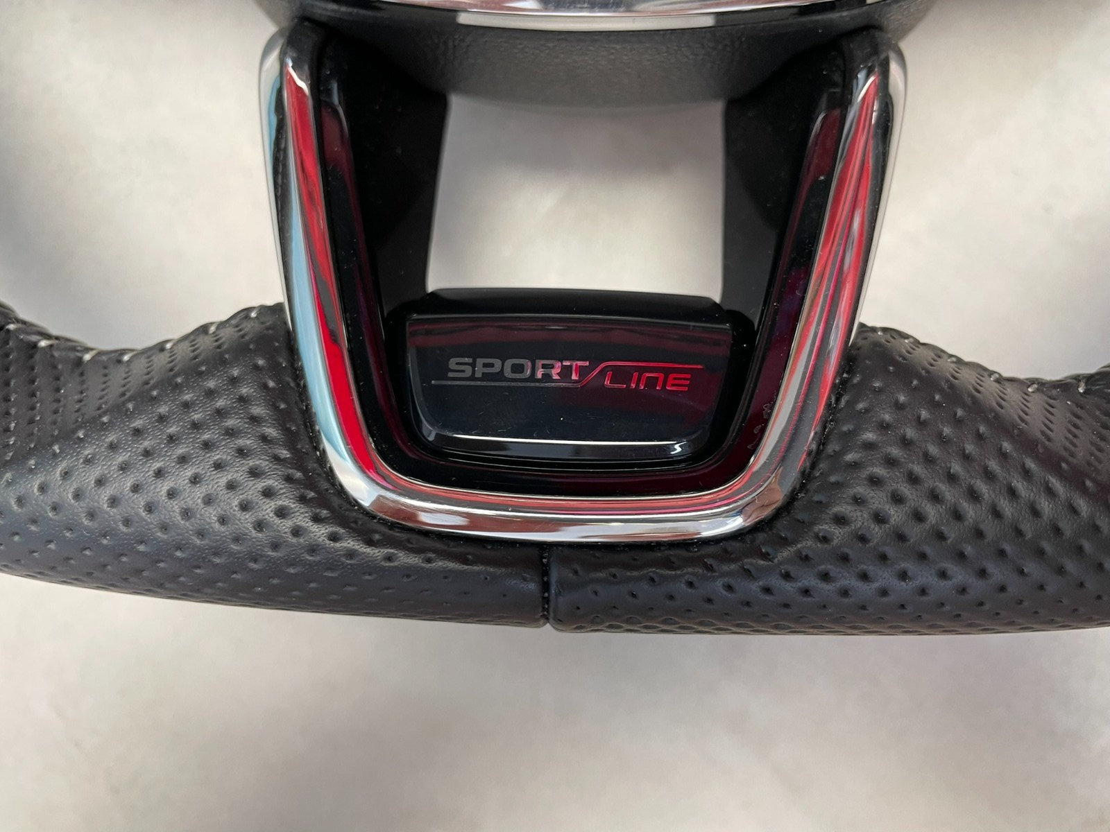 ŠKODA OCTAVIA IV 5E3 SPORT-LINE LENKRAD BEHEIZT ABGEFLACHT GELOCHT 5E3419093BB - Obrázek 5