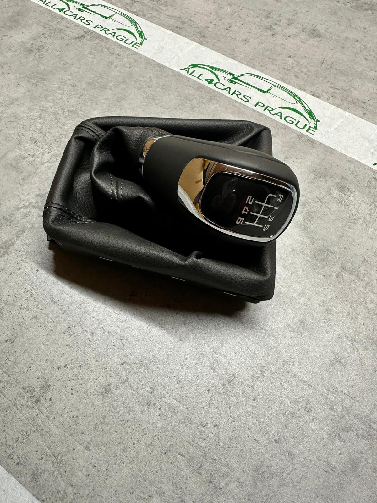 SKODA SUPERB II LEDER 6 GANG SCHALTHEBEL 3T0711113N ORIG.SKODA TEIL