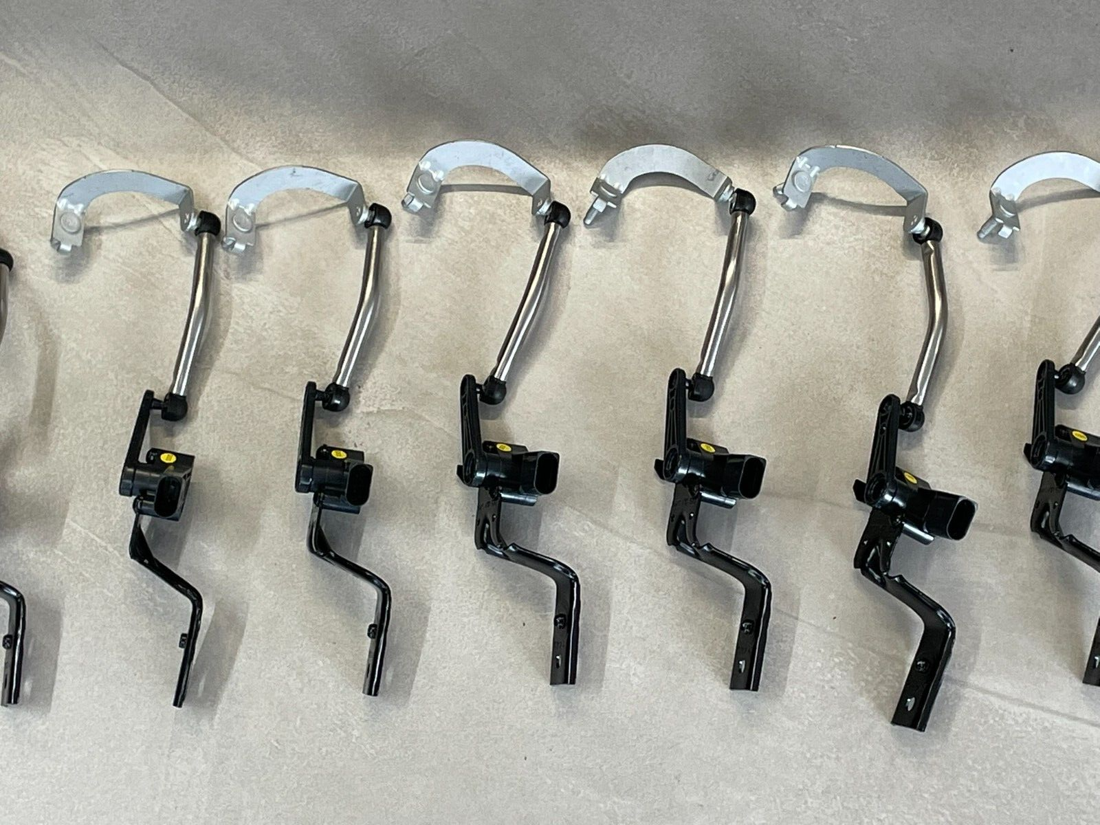 VW TIGUAN ŠKODA KODIAQ SEAT TERRAMAR NIVEAUSENSOR MIT GESTÄNGE 5QS412522 ORIG VW - Obrázek 8