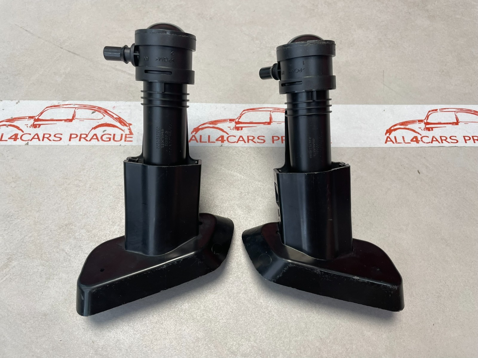 VW TOUAREG 7P HEADLIGHT WASHERS L+R 7P6955103A 7P6955104A 7P6807941 7P6807942