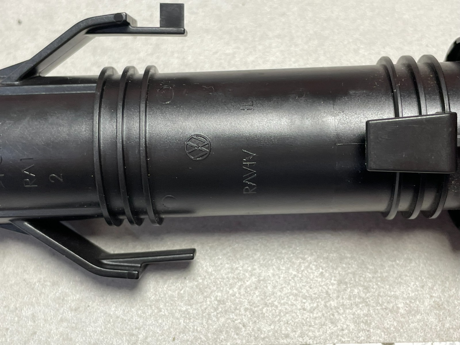 VW TOUAREG 7P HUBZYLINDER MIT DÜSENTRÄGER UND SPRITZDÜSE LINKS 7P6955103A ORIG. - Obrázek 4