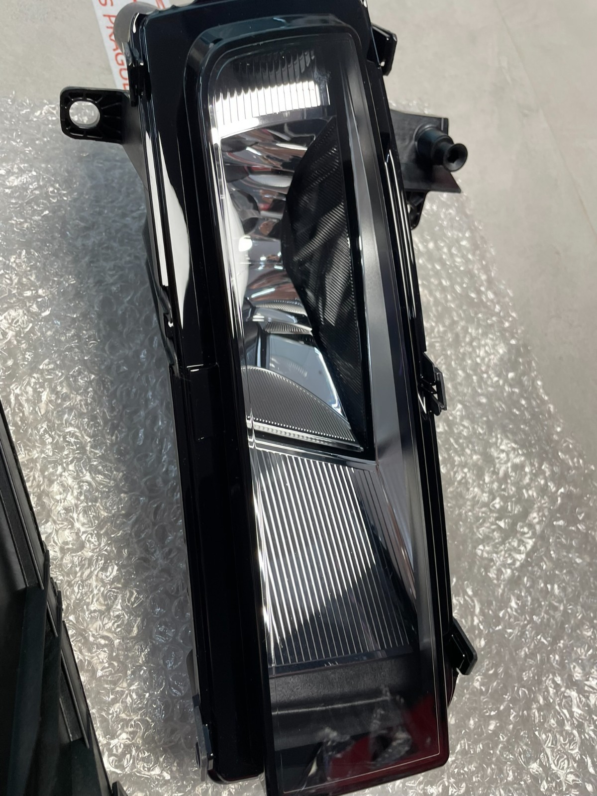 VW TOURAN 5TA NEBELSCHEINWERFER L+R 1046.001 L + 1046.002 R ORIGINAL ZKW NEU - Obrázek 20