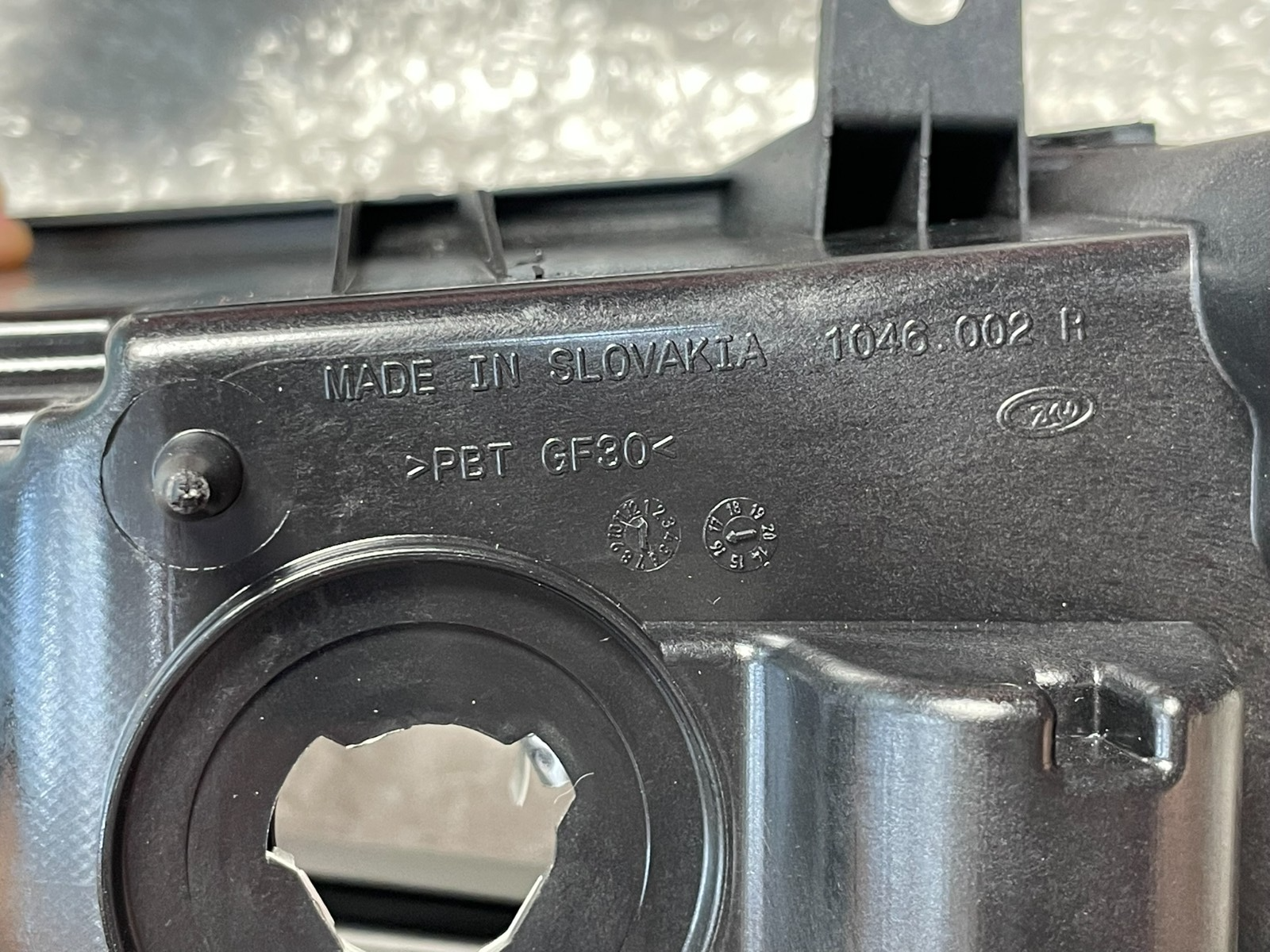 VW TOURAN 5TA NEBELSCHEINWERFER L+R 1046.001 L + 1046.002 R ORIGINAL ZKW NEU - Obrázek 4