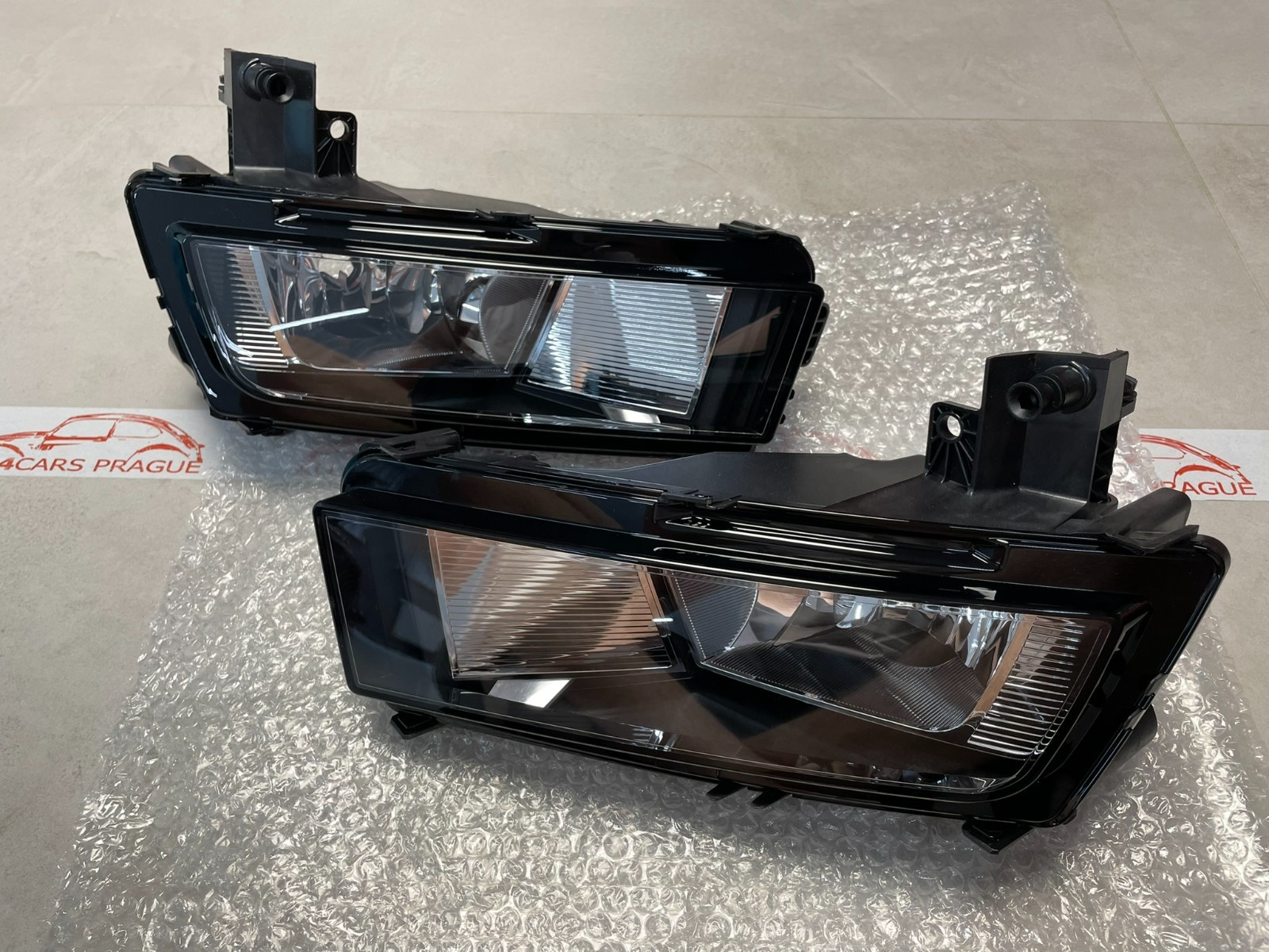 VW TOURAN 5TA NEBELSCHEINWERFER L+R 1046.001 L + 1046.002 R ORIGINAL ZKW NEU